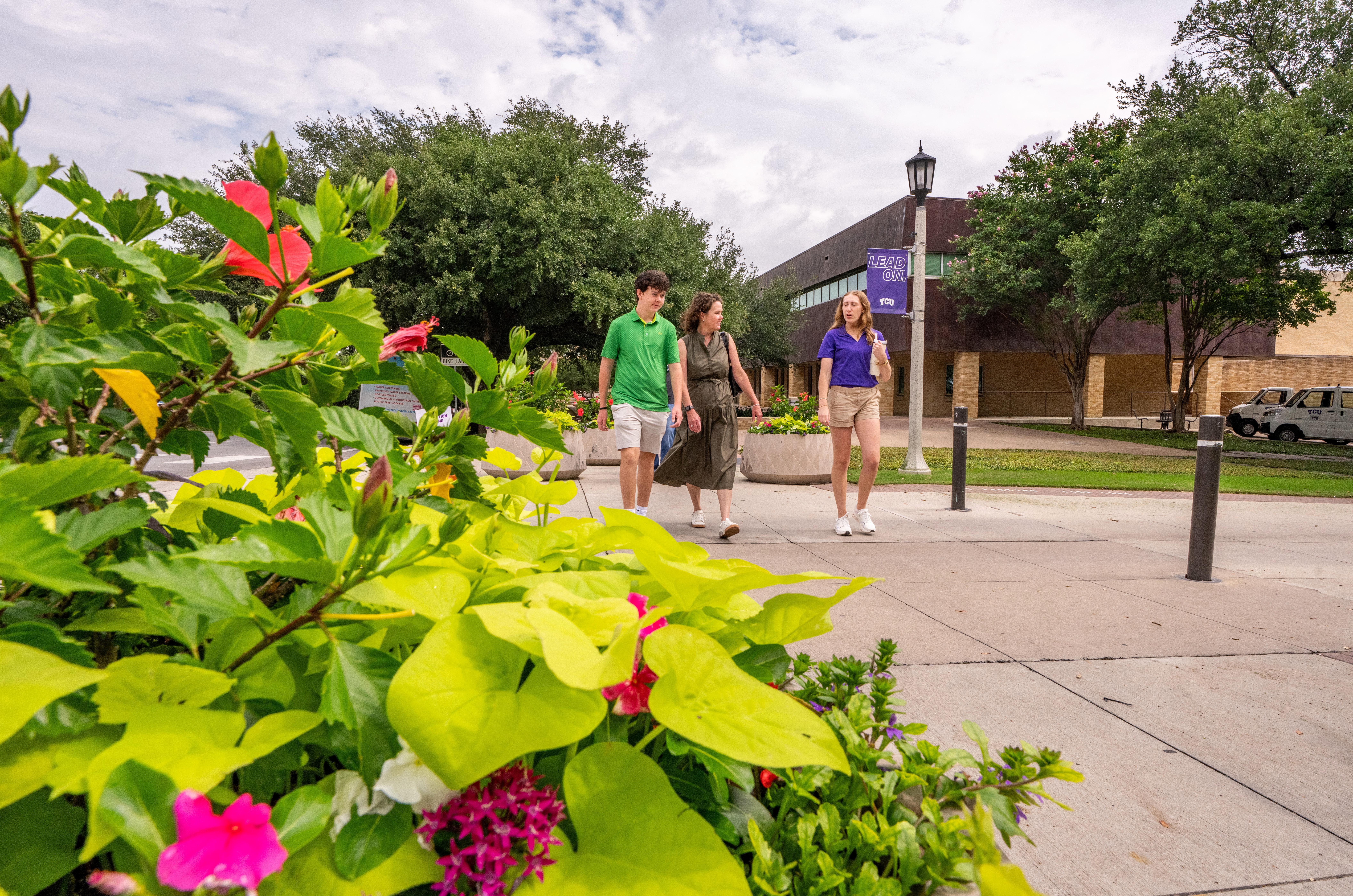 Student tour guides give tours to prospective students and their families on Wednesday, May 28, 2025, on the TCU campus in Fort Worth, Texas. Photo by Jeffrey McWhorter.